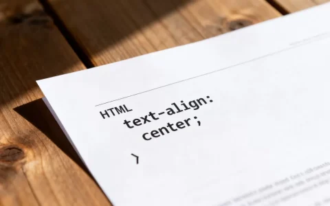 HTML文字如何整体居中？html文字居中代码